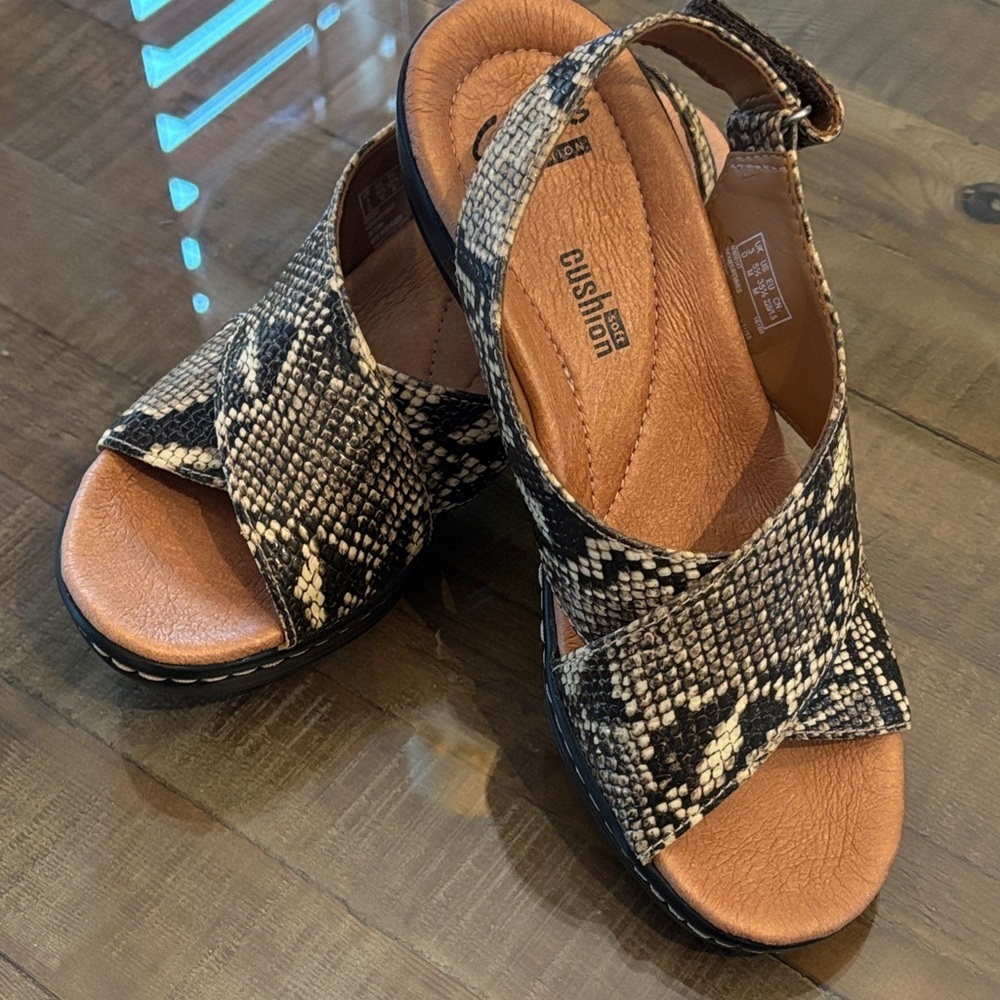 Clarks cushion soft snake skin sandals